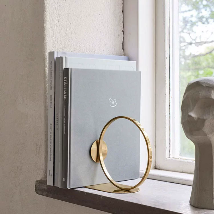 Metal Ring-Shaped Bookshelf