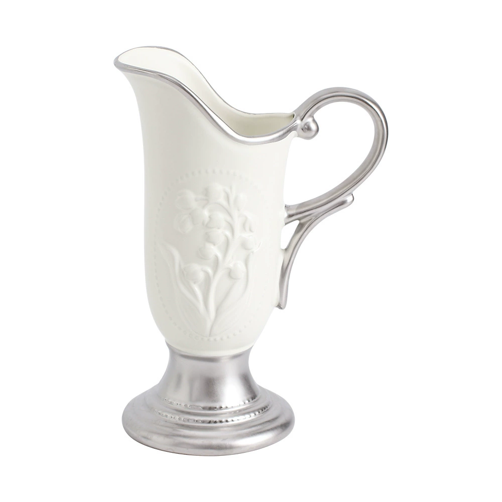 Premium Ceramic Vase – Elegant, Sophisticated Home Décor Accen