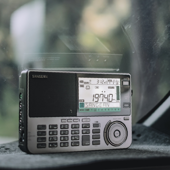 Sangean The Ultimate FMSWMWLWAir Multi-Band Radio ATS-909X2