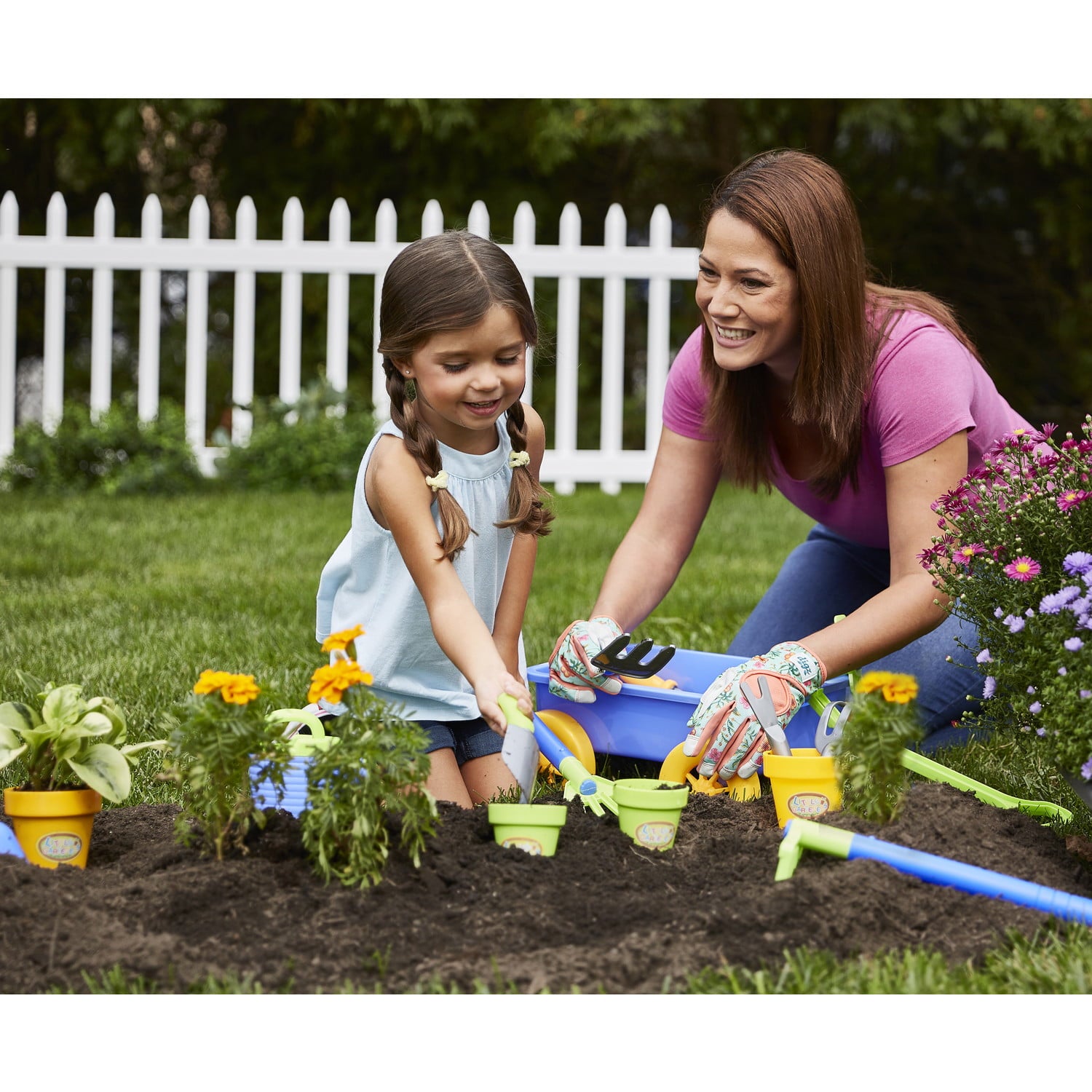 Kidoozie My First Gardening Set， Kids Gardening Tools， 15 piece set， Includes Wagon， Watering Can， Pots， and More， For Kids Ages 2 Years and Up