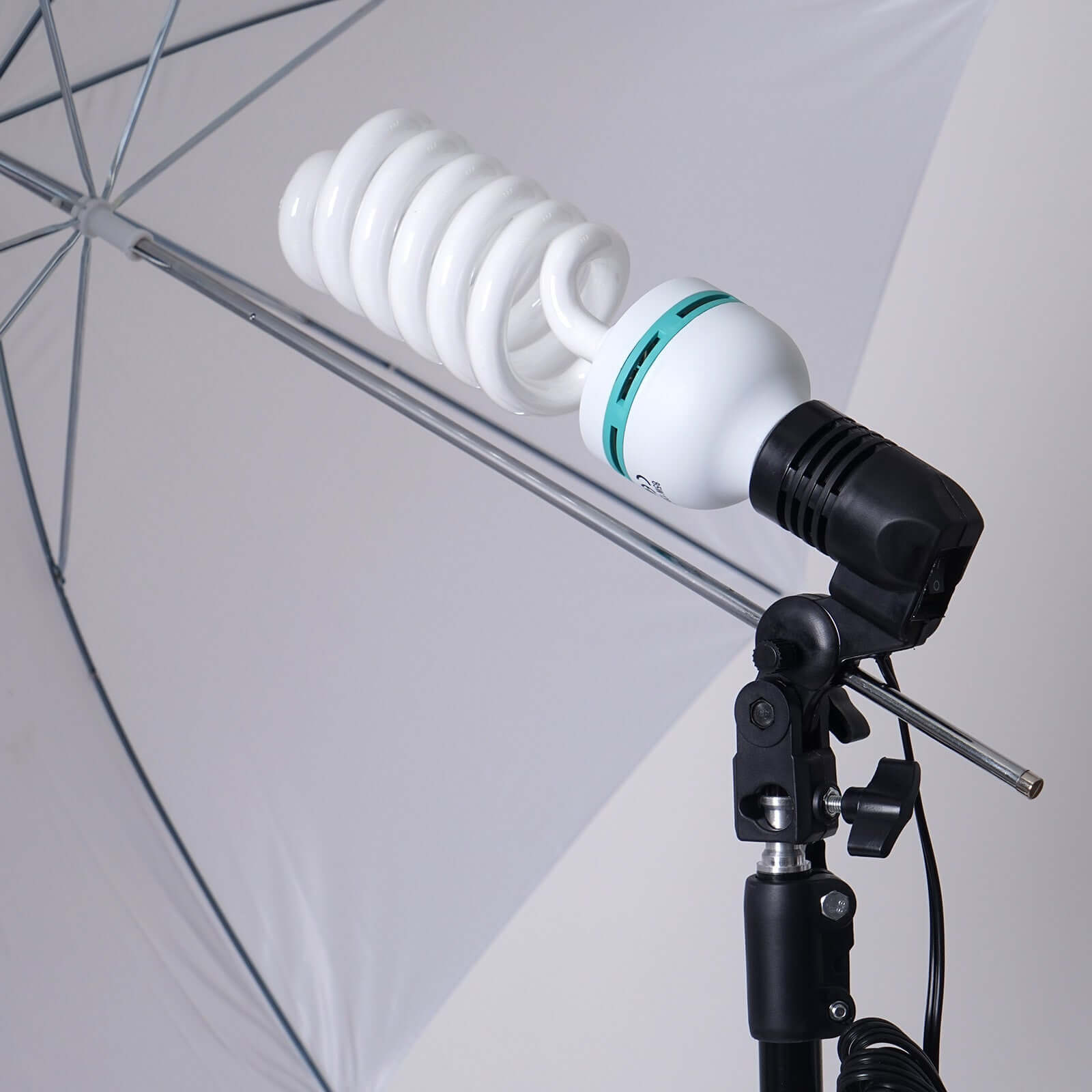 White Umbrella Continuous Lighting Photo Video Studio Kit With Soft Box Reflectors and Muslin Chromakey Backgrounds 1200W