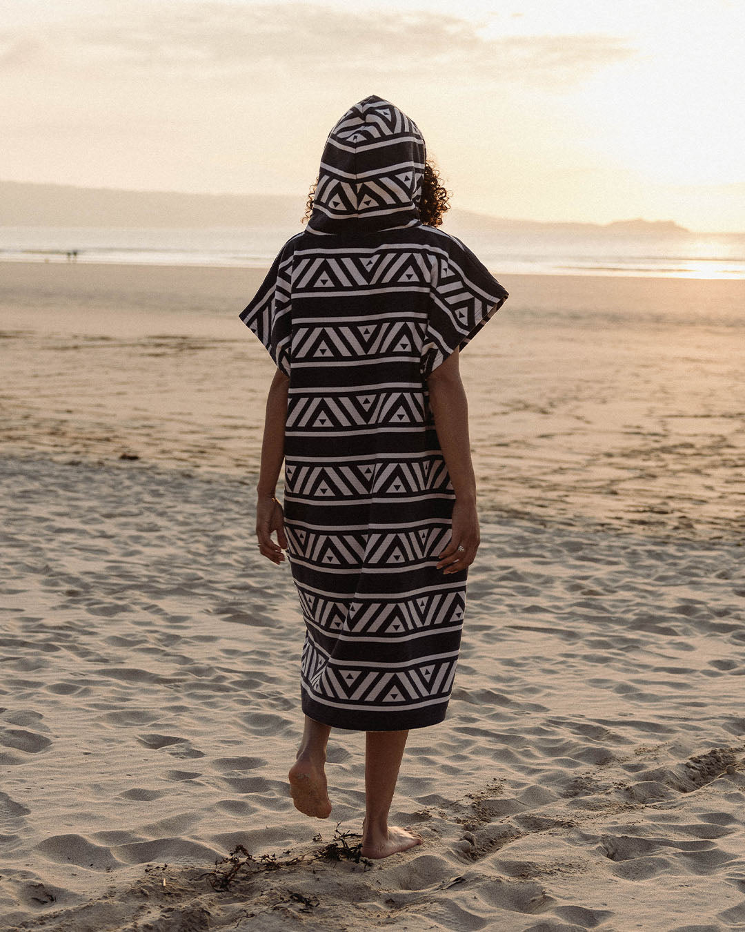 Baja Recycled Towel Poncho - Black/ White Pattern