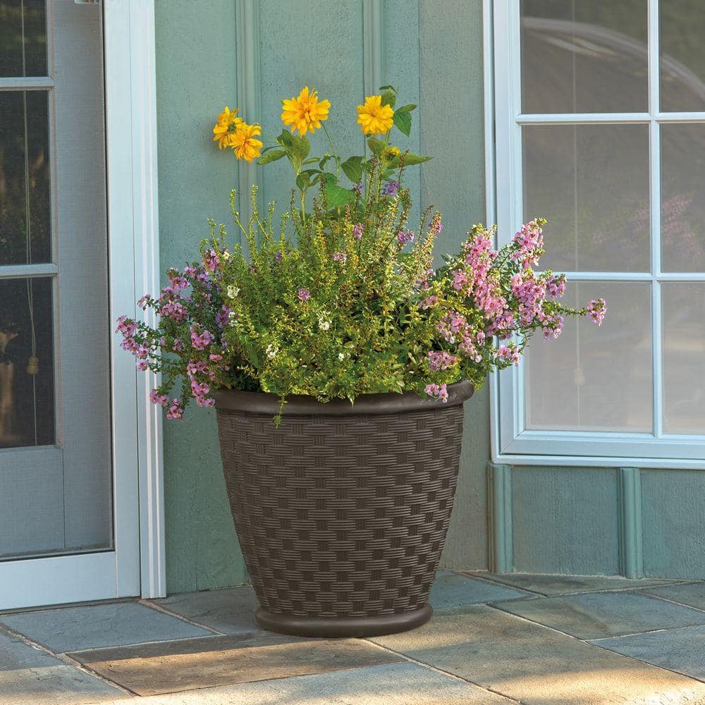 Suncast Sonora 18 in. Round Java Blow Molded Plastic Planter (2-Pack) P181605E32