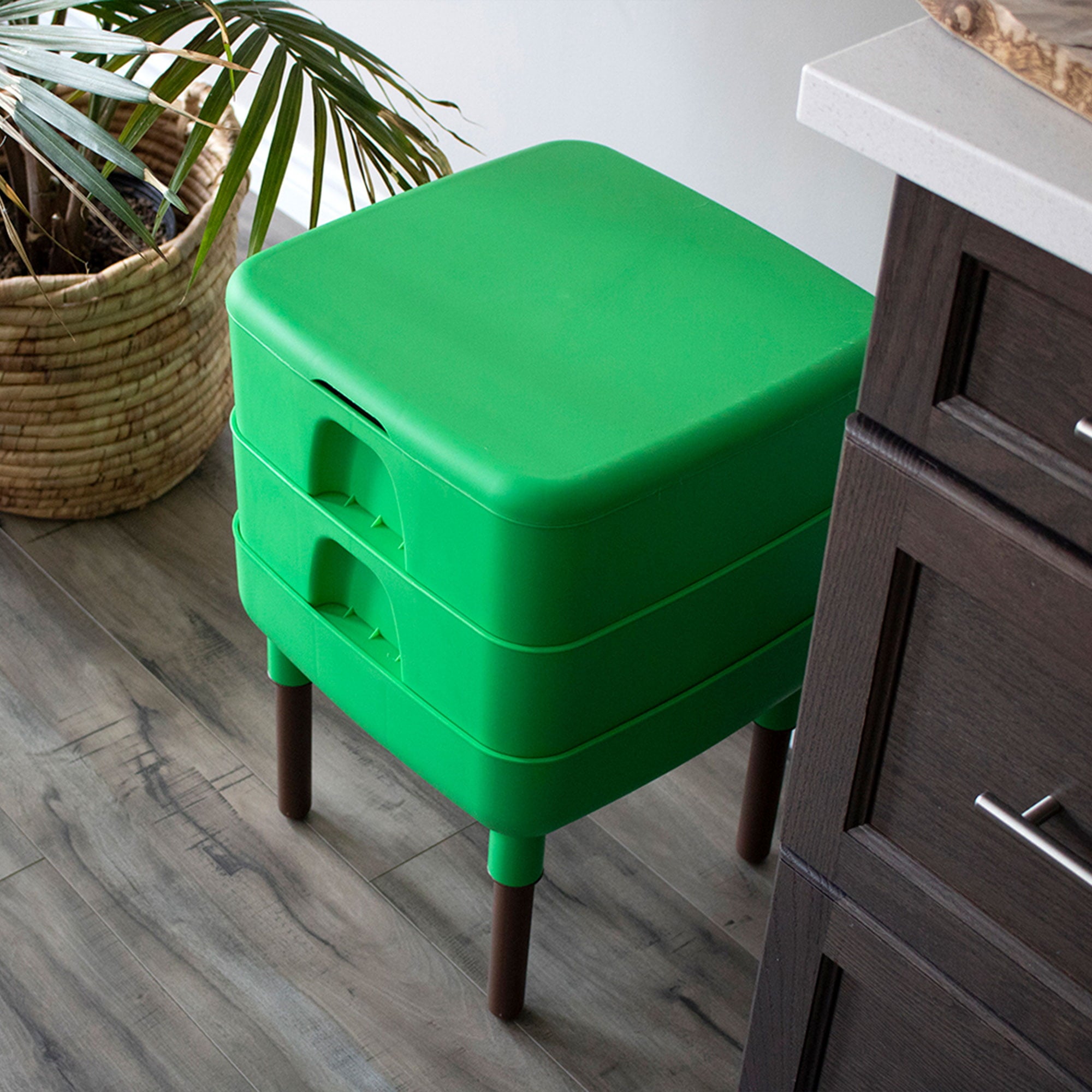 FCMP Outdoor The Essential Living Worm Composter 6 Gal Composting Bin System Indoor Modern Compost Storage, Green