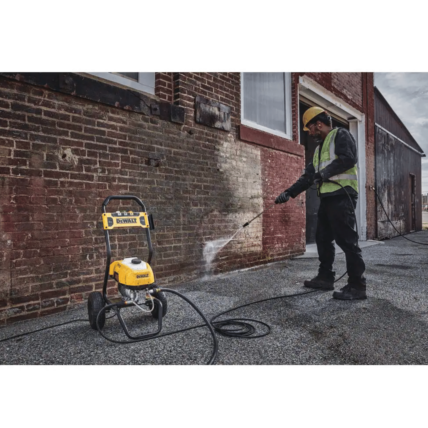 Dewalt 2400 PSI 1.1 GPM Cold Water Electric Pressure Washer (DWPW2400)