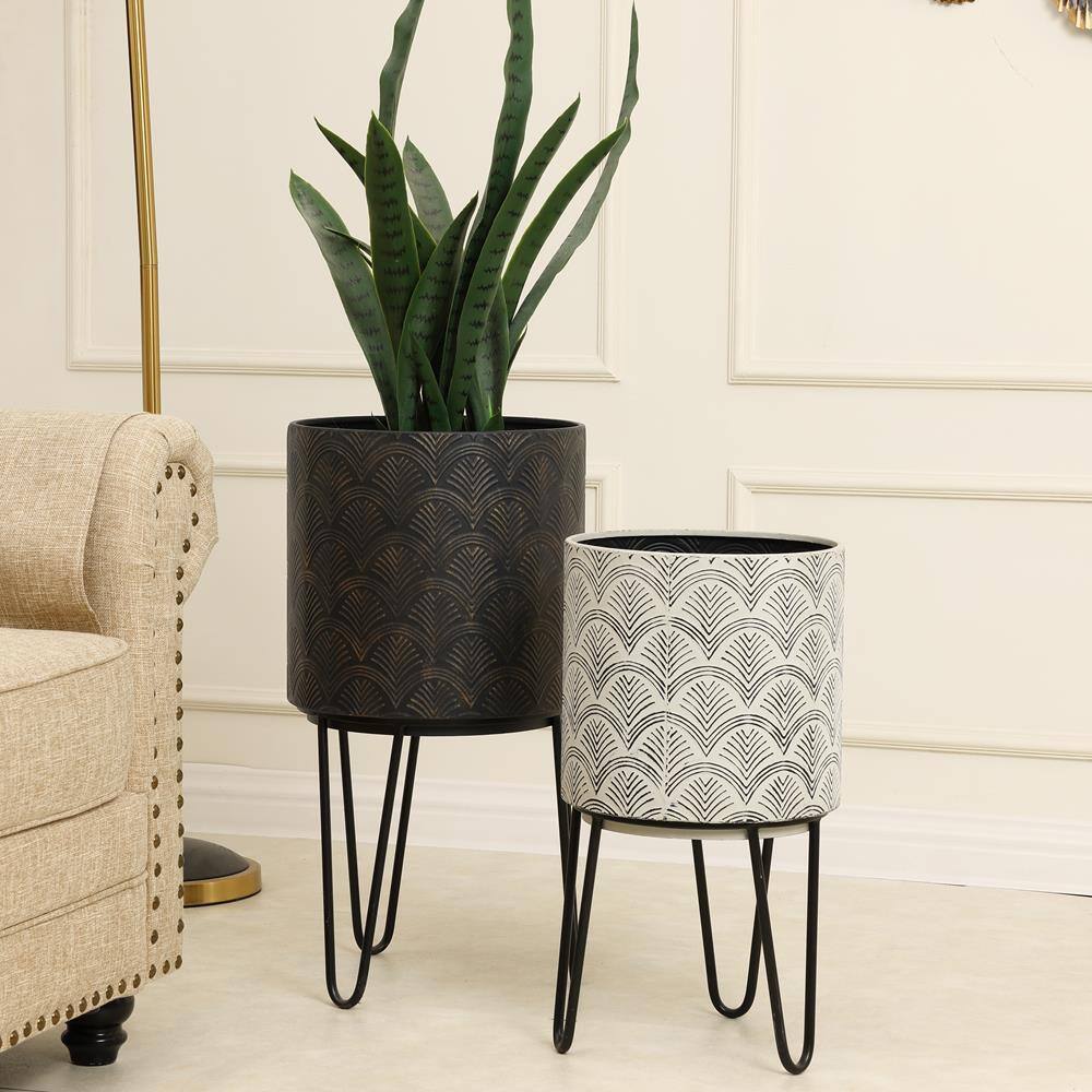 Luxen Home Black and Off White Metal Cachepot Planters with Black Metal Stands (2-Pack) WHPL1452