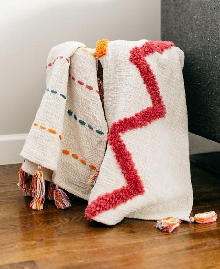 Elise and James Home Jessie Southwest Tufted Tassel Throw Blanket， 50