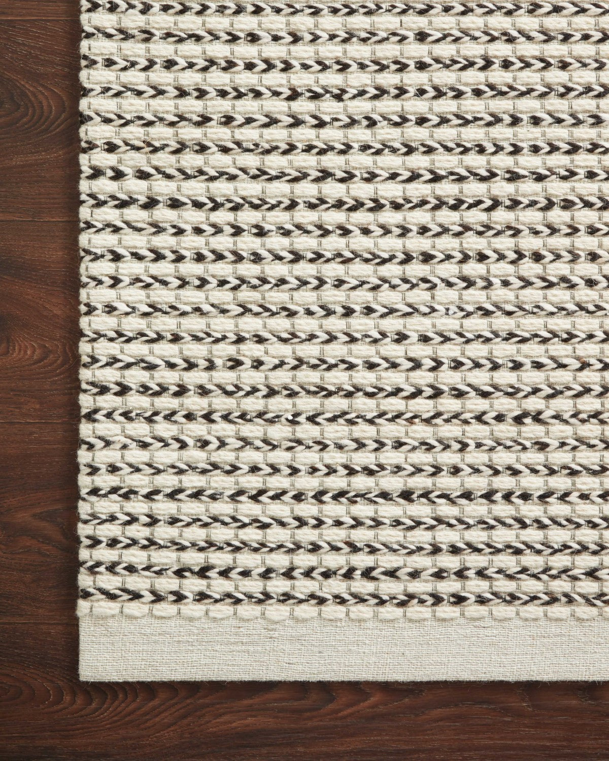 Toulouse Hand Woven Black / Natural Rug