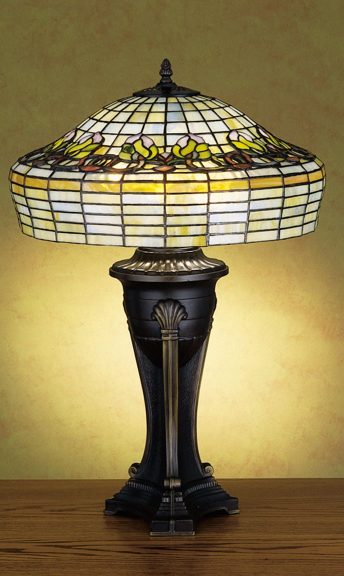 Meyda Tiffany 27522 Vintage Stained Glass / Tiffany Table Lamp From The Handel Grapevine