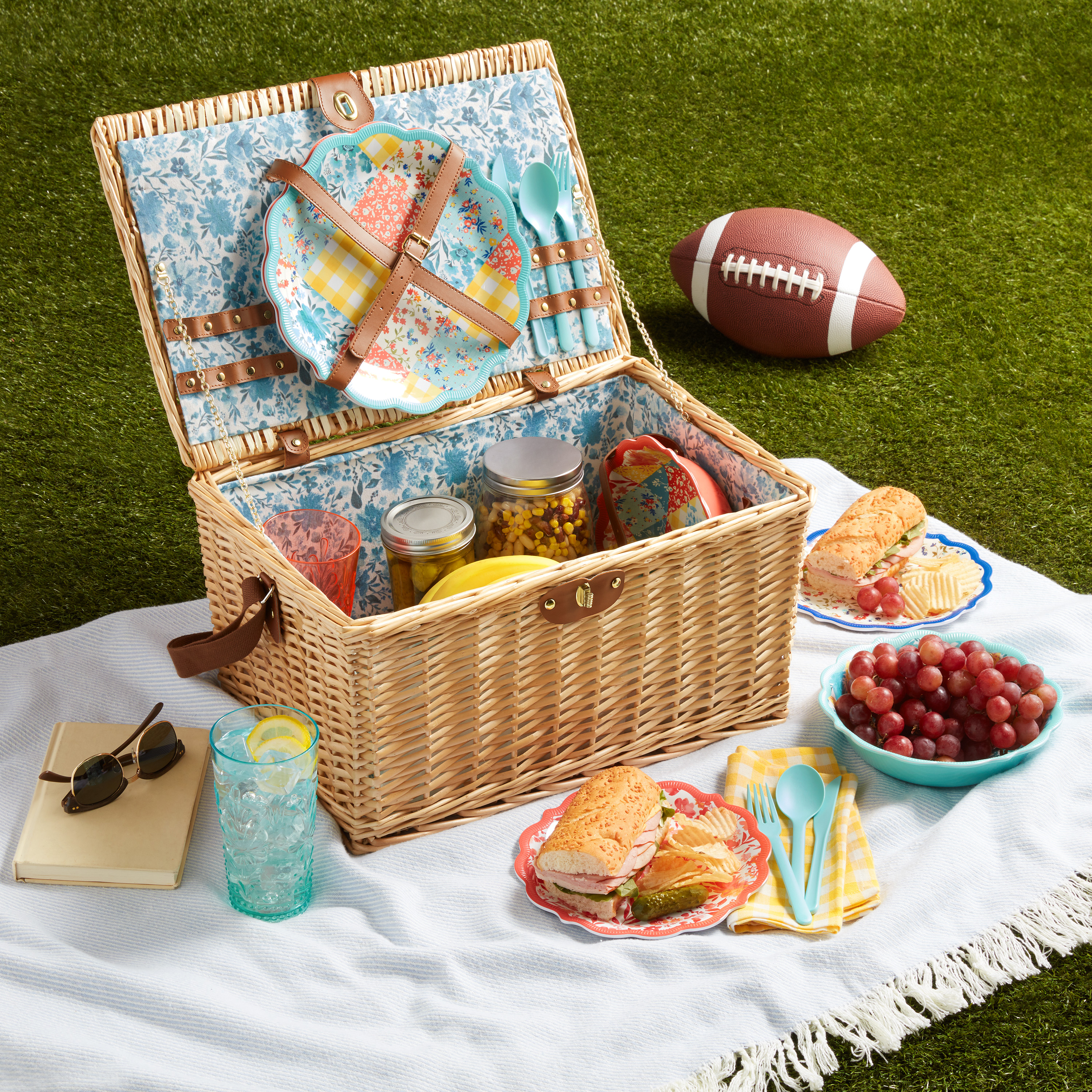 The Pioneer Woman 15-Piece Service for Two Patchwork Medley Picnic Basket Set