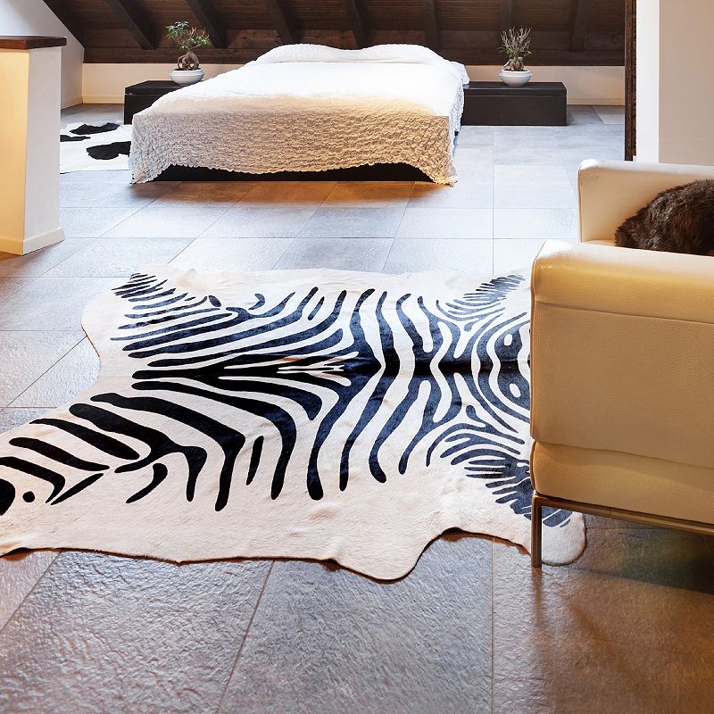 Linon Cowhide Black Stencil Full Skin Rug - 9' x 7'