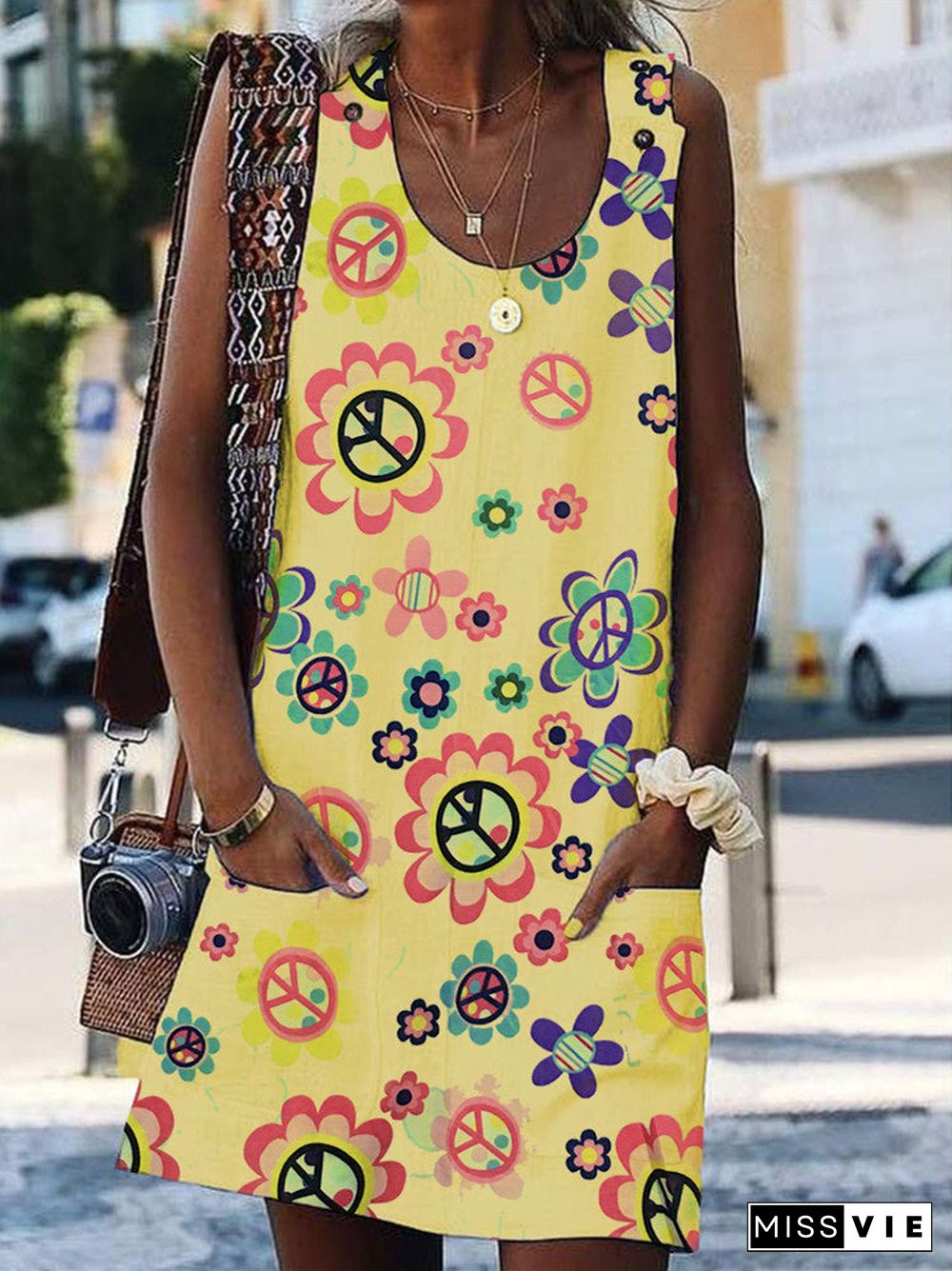 Women Sleeveless U-neck Floral Printed Graphic Dress