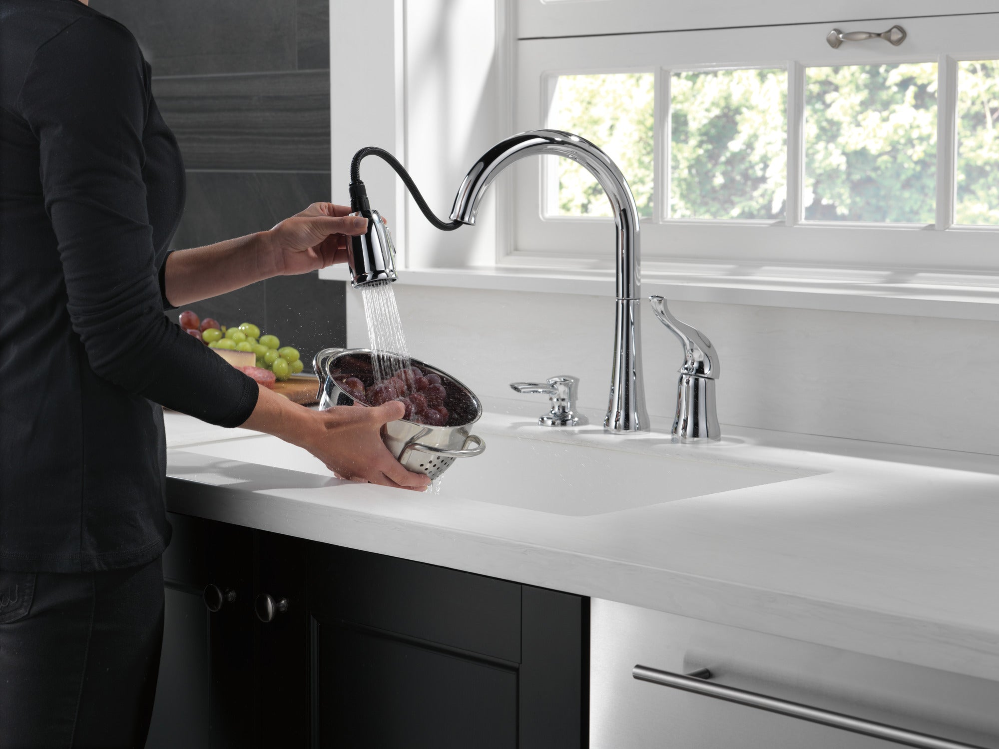 Delta Kate Single Handle Pull-Down Kitchen Faucet with Soap Dispenser in Chrome 16970-SD-DST