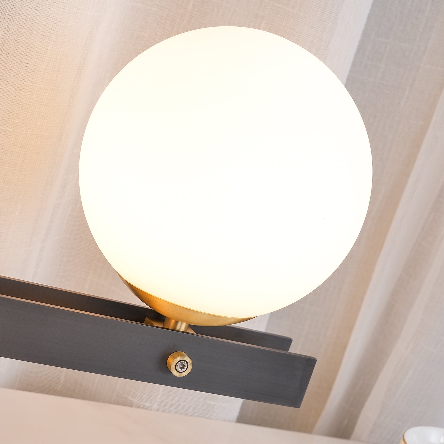 Planeta Table Lamp