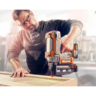 RIDGID 18V Brushless Cordless HYPERDRIVE 16-Gauge 2-12 in Straight Finish Nailer 2 Ah Battery Charger Belt Clip and Bag R09892K