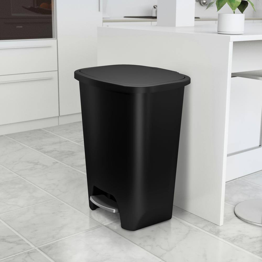 Glad 20 Gal. Black Step-On Plastic Trash Can with Clorox Odor Protection of The Lid GLD-74230-1