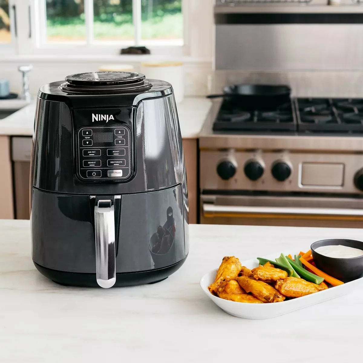 Ninja AF101 Air Fryer that Crisps， Roasts， Reheats， and Dehydrates