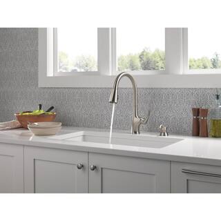 Delta Hyde Single-Handle Pull Down Sprayer Kitchen Faucet with ShieldSpray Technology in Spotshield Stainless 19801Z-SPSD-DST