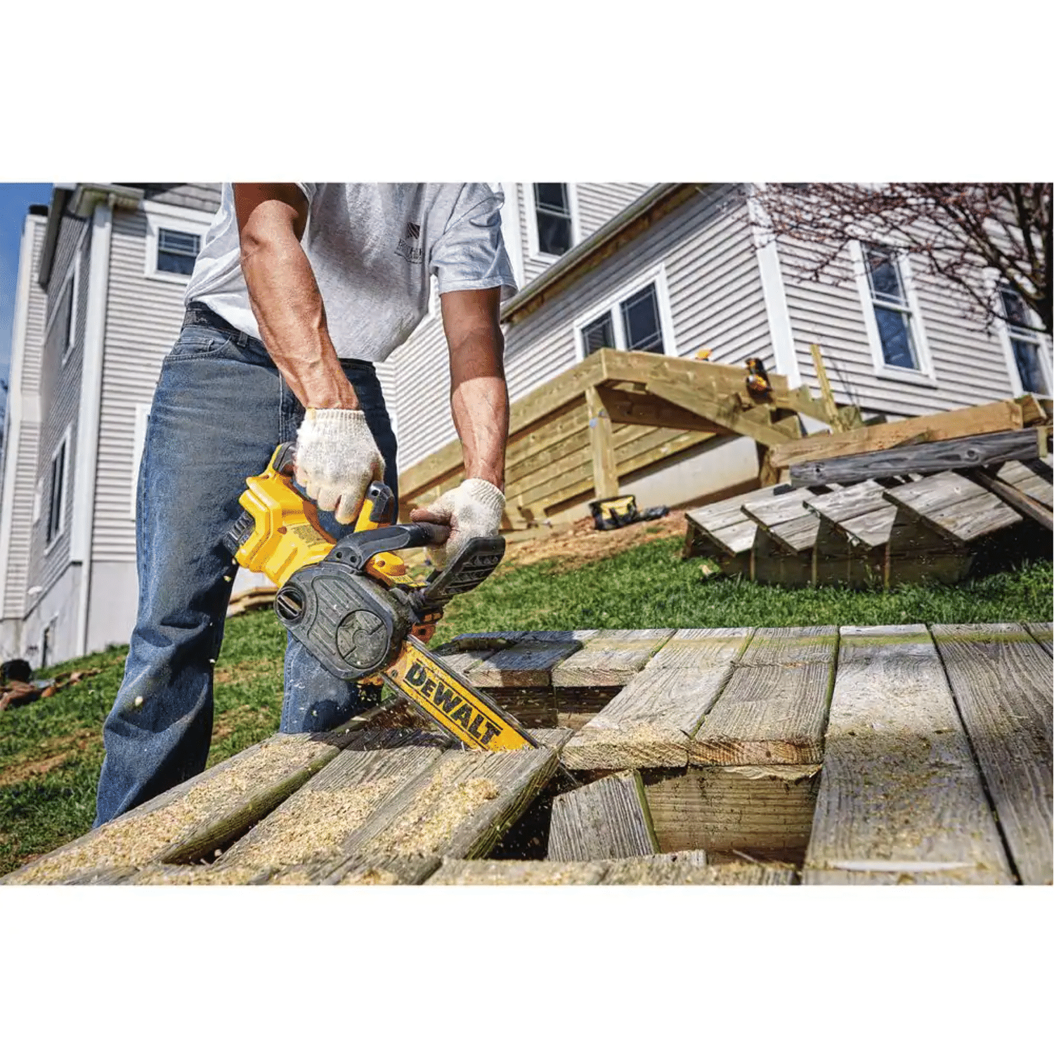 Dewalt DCCS620P1 12 in. 20V MAX Lithium-Ion Cordless Brushless Chainsaw with (1) 5.0Ah Battery and Charger Included