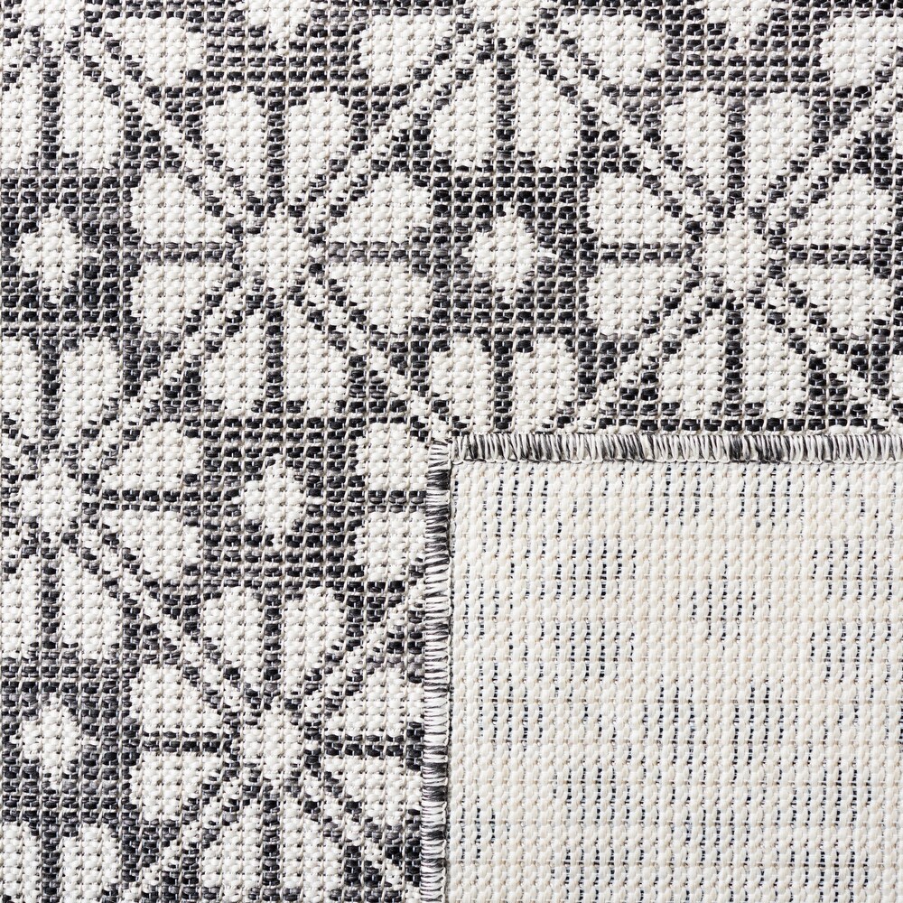 Martha Stewart by SAFAVIEH Matty Indoor/ Outdoor Rug