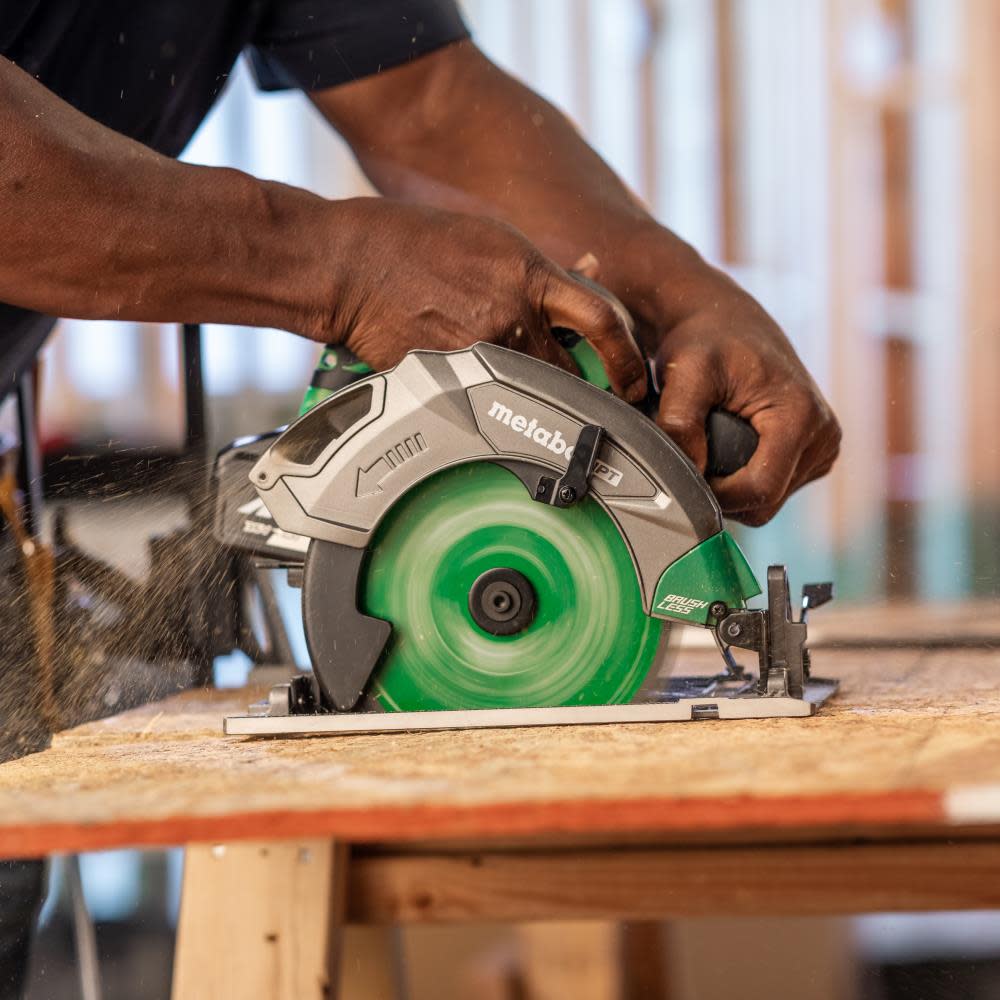 18V MultiVolt 7-1/4 Inch Cordless Circular Saw ;