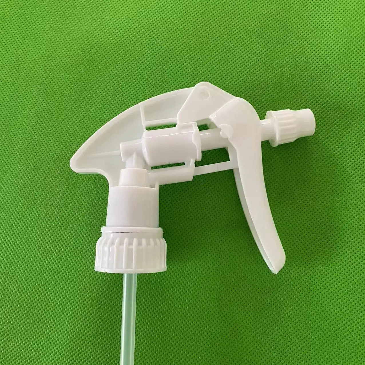 Wholesale Hot Selling Factory Customized 28/400 blue/white Trigger Sprayer D Type Plastic chemical resistant Trigger Sprayer