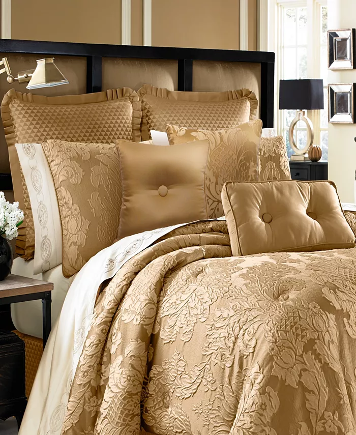 Five Queens Court Colonial Comforter Set， Queen