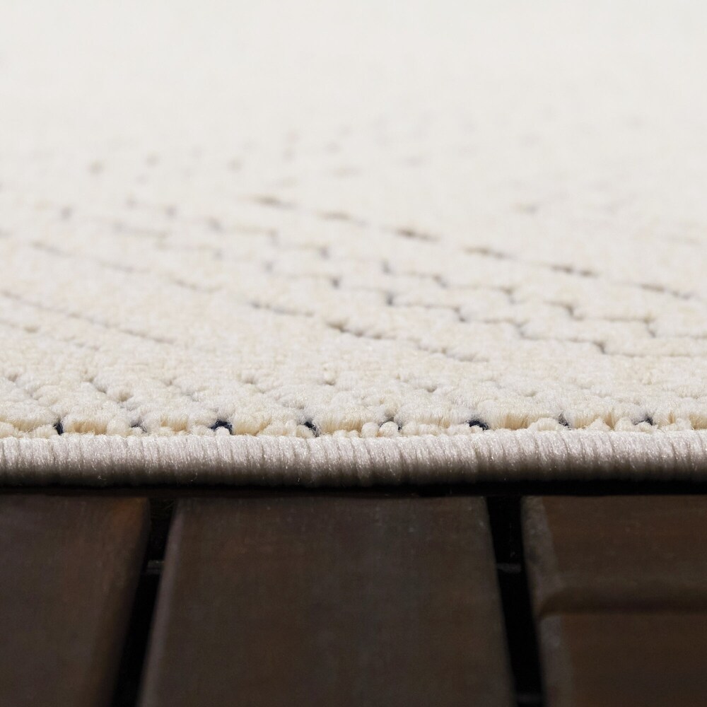 Davina Diamond Trellis Indoor/Outdoor Area Rug