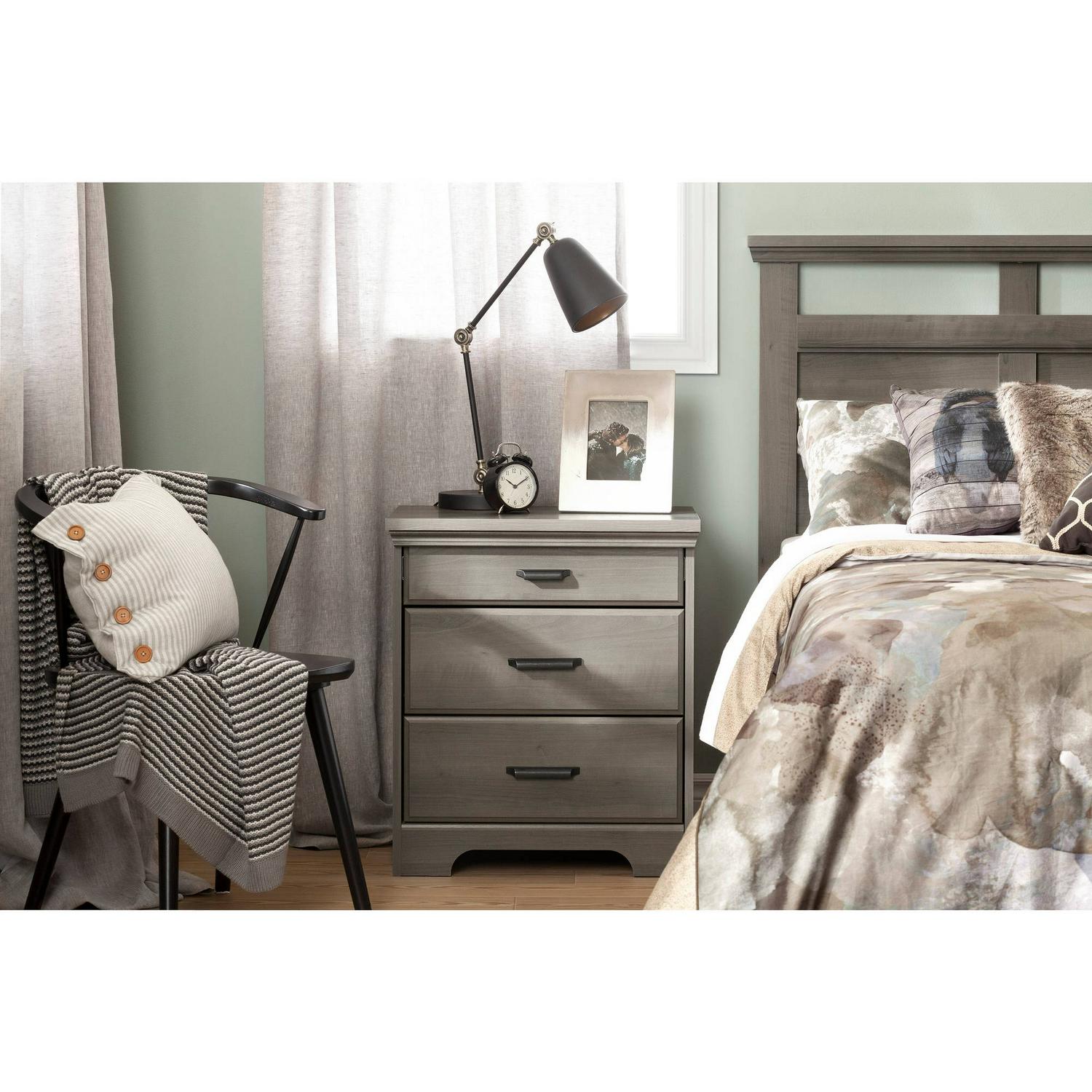 South Shore Versa Nightstand with Charging Station and Drawers， Multiple Finishes