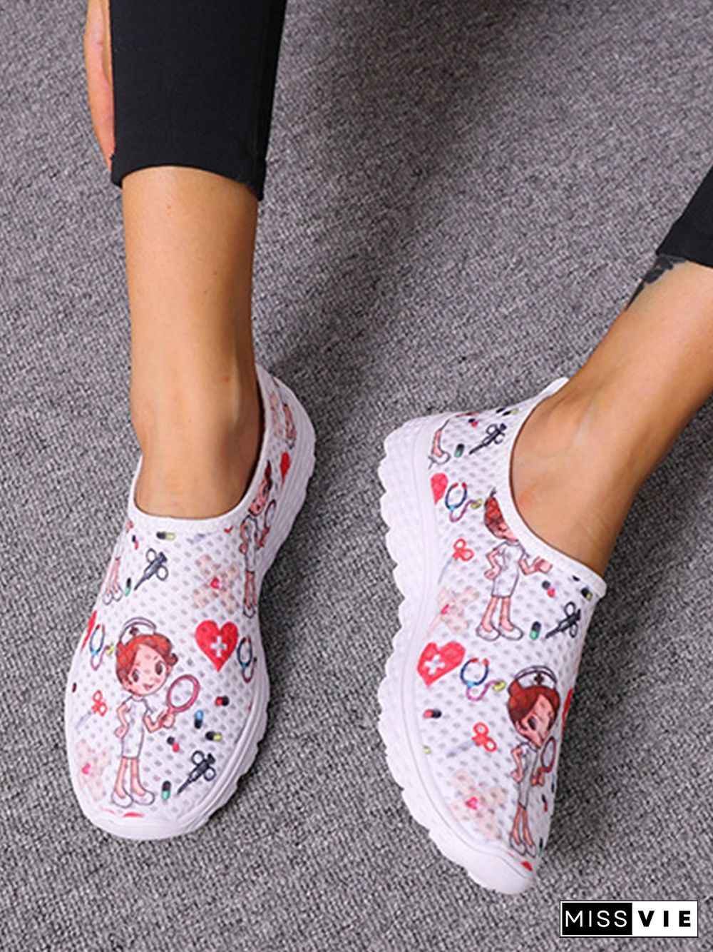 Nurse Fighting Epidemic Print Breathable Tulle Mesh Lightweight Sneakers