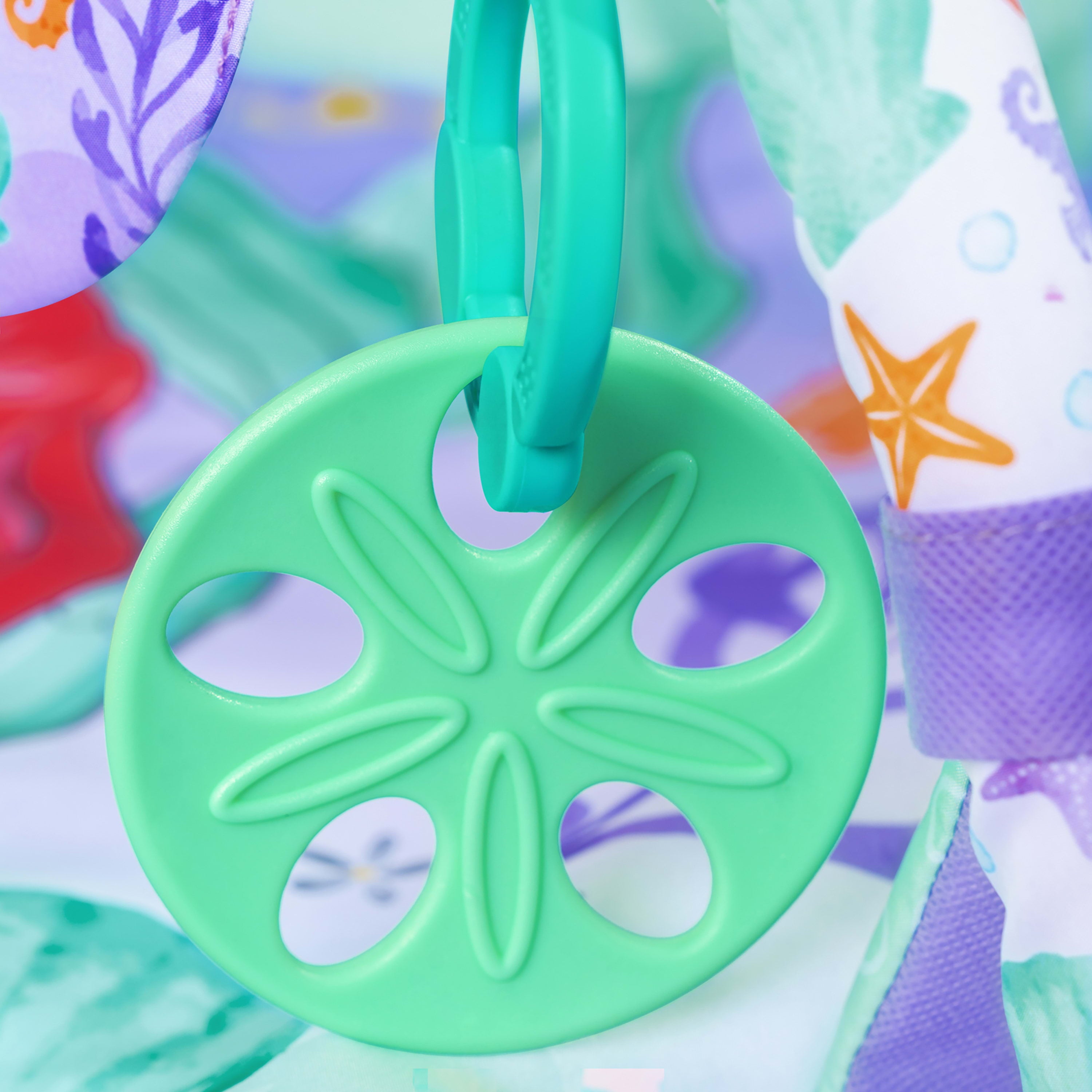 Bright Starts The Little Mermaid Twinkle Trove Light-Up Musical Baby Activity Gym with Tummy Time Pillow， Newborn+