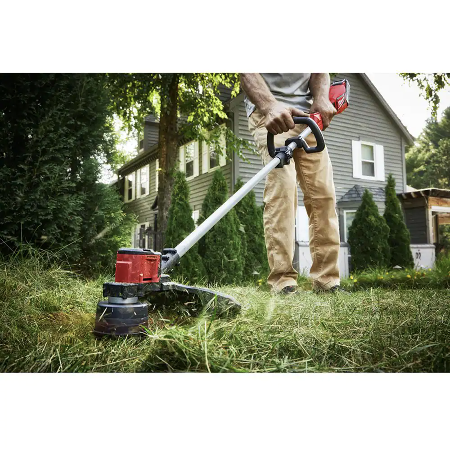 Milwaukee M18 18V Lithium-Ion Brushless Cordless String Trimmer with M18 FUEL 18V Lithium-Ion Brushless Blower， 2-Tool (2828-20-2724-20)