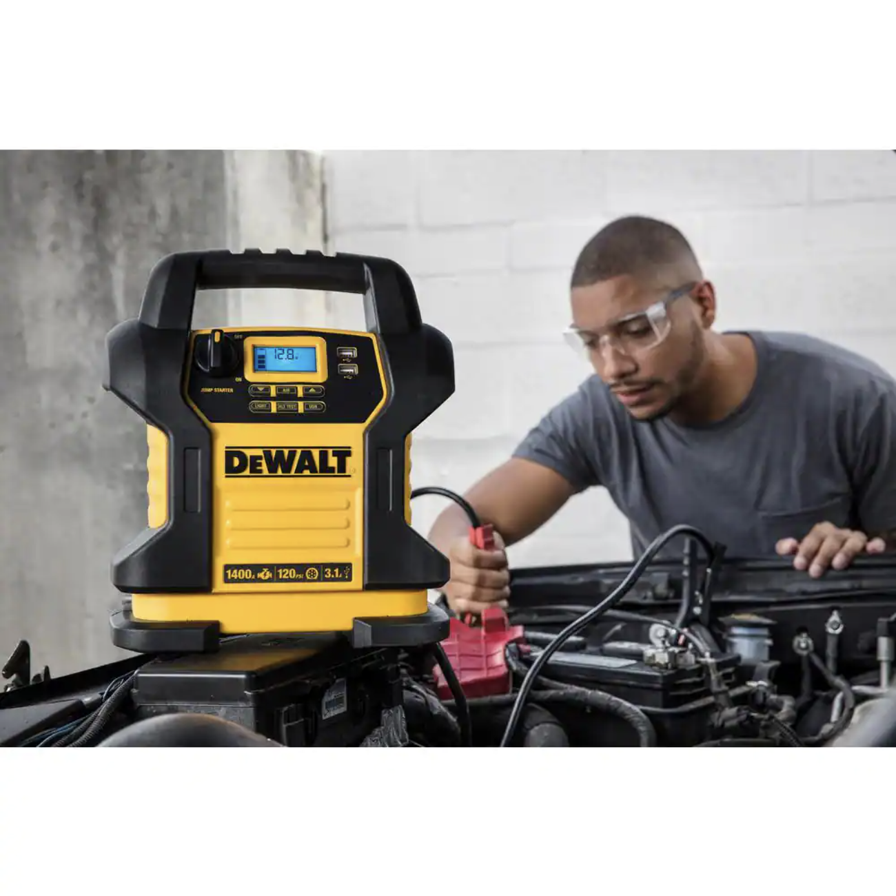 Dewalt 1400 Peak Amp Portable Car Jump Starter with Digital Compressor