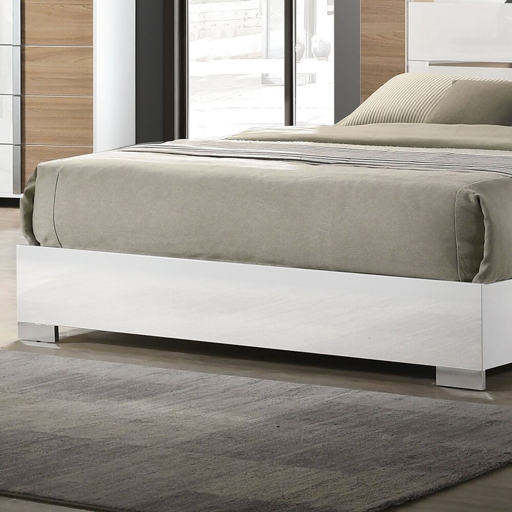 Gava Contemporary High Gloss White Panel Bed by Furniture of America