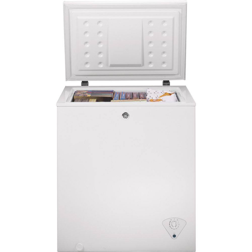 GE Garage Ready 5.1 cu. ft. Manual Defrost Chest Freezer in White FCM5STWW