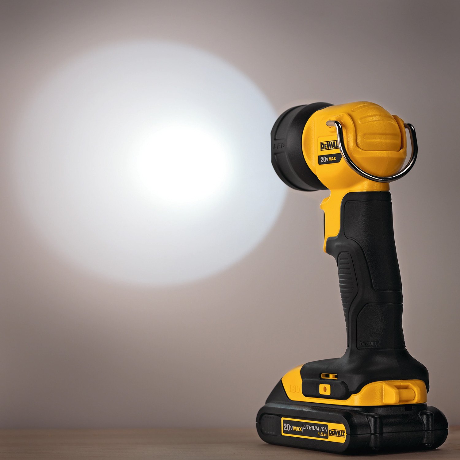 DW DCL040 - 20V MAX 110 Lumens LED Cordless Tool Work Light