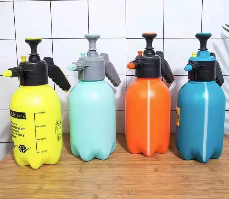 Garden supplies 2l  hand high pressure sprayers colorful water spray bottles in stock