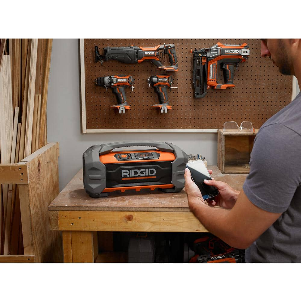 RIDGID 18V Hybrid Jobsite Radio with Bluetooth Wireless Technology with 18V Lithium-Ion 4.0 Ah Battery R84087-AC87004