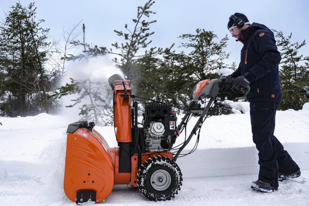 Husqvarna ST 330 Residential Snow Blower 30 369cc