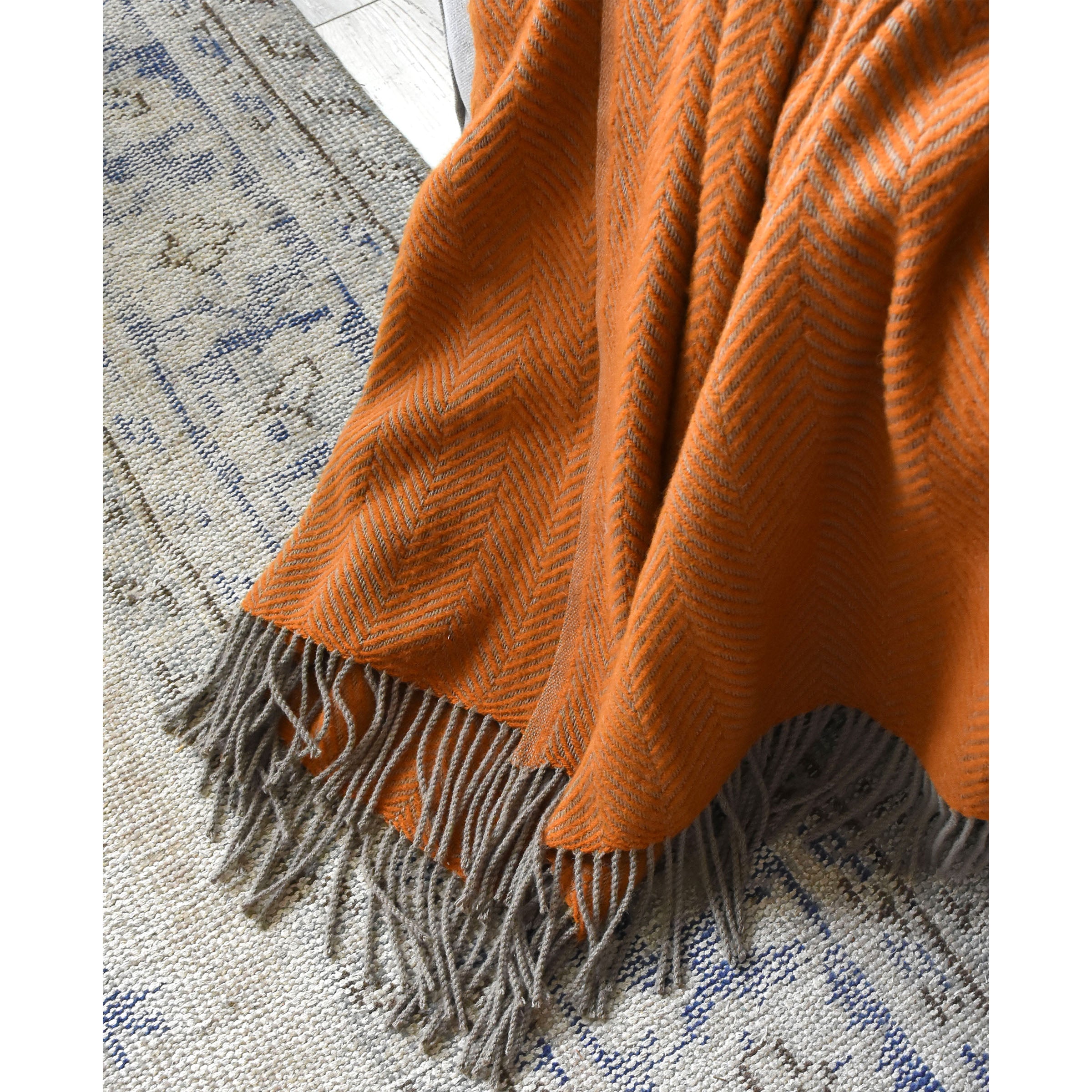 Skje Venusian Two-Color Interwoven Blanket Etb-006