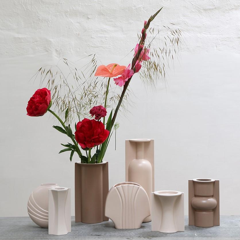 Molding shape vase - matte mocha