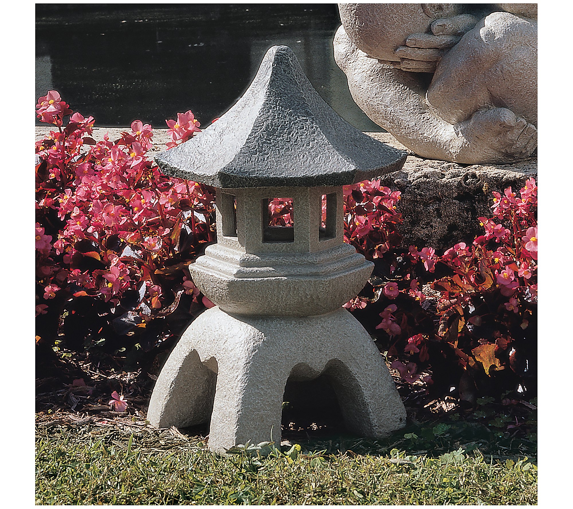 Design Toscano Garden Pagoda Lantern Statue Lar ge