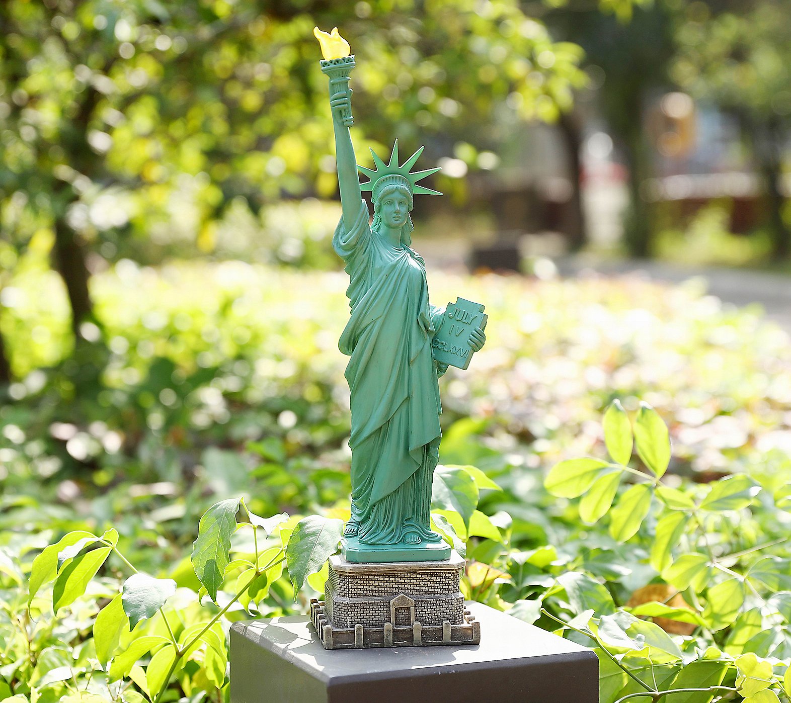 Techko Liberty Statue with Solar Spotlight