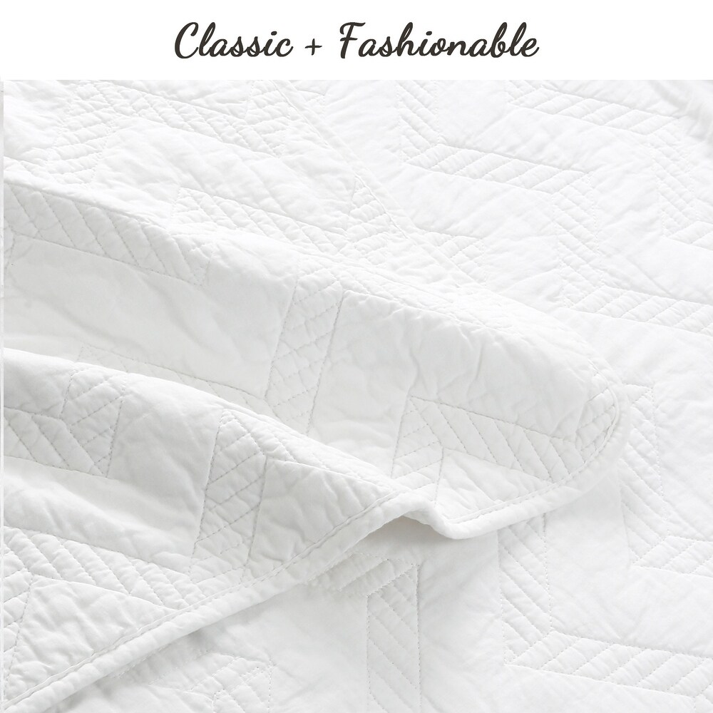 Silver Orchid Dunne Chevron White Quilted Cotton Quilt Bedding Set