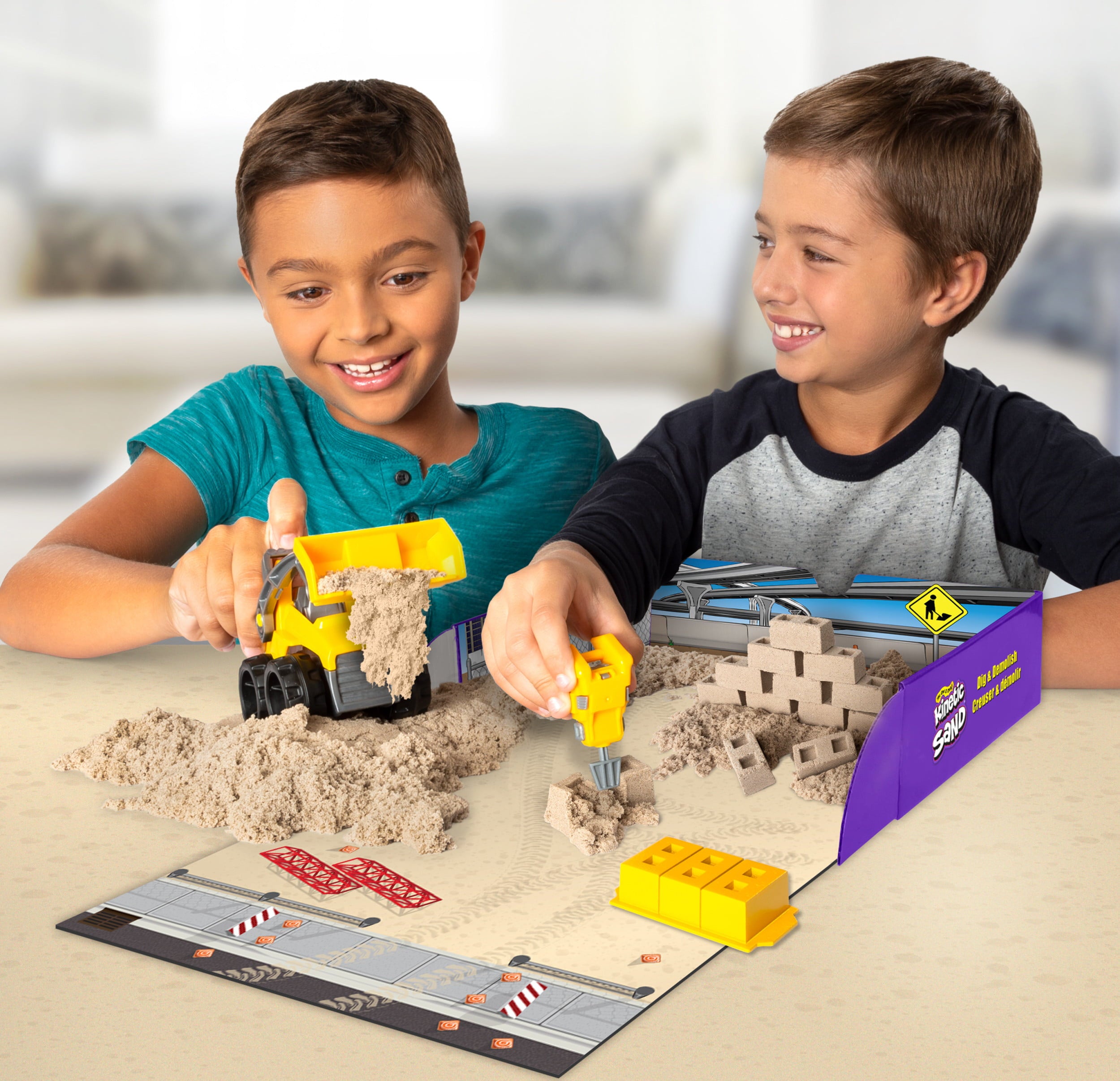 Kinetic Sand, Dig & Demolish Playset with 1lb Kinetic Sand and Toy Truck, Play Sand Sensory Toys for Kids Ages 3 and up