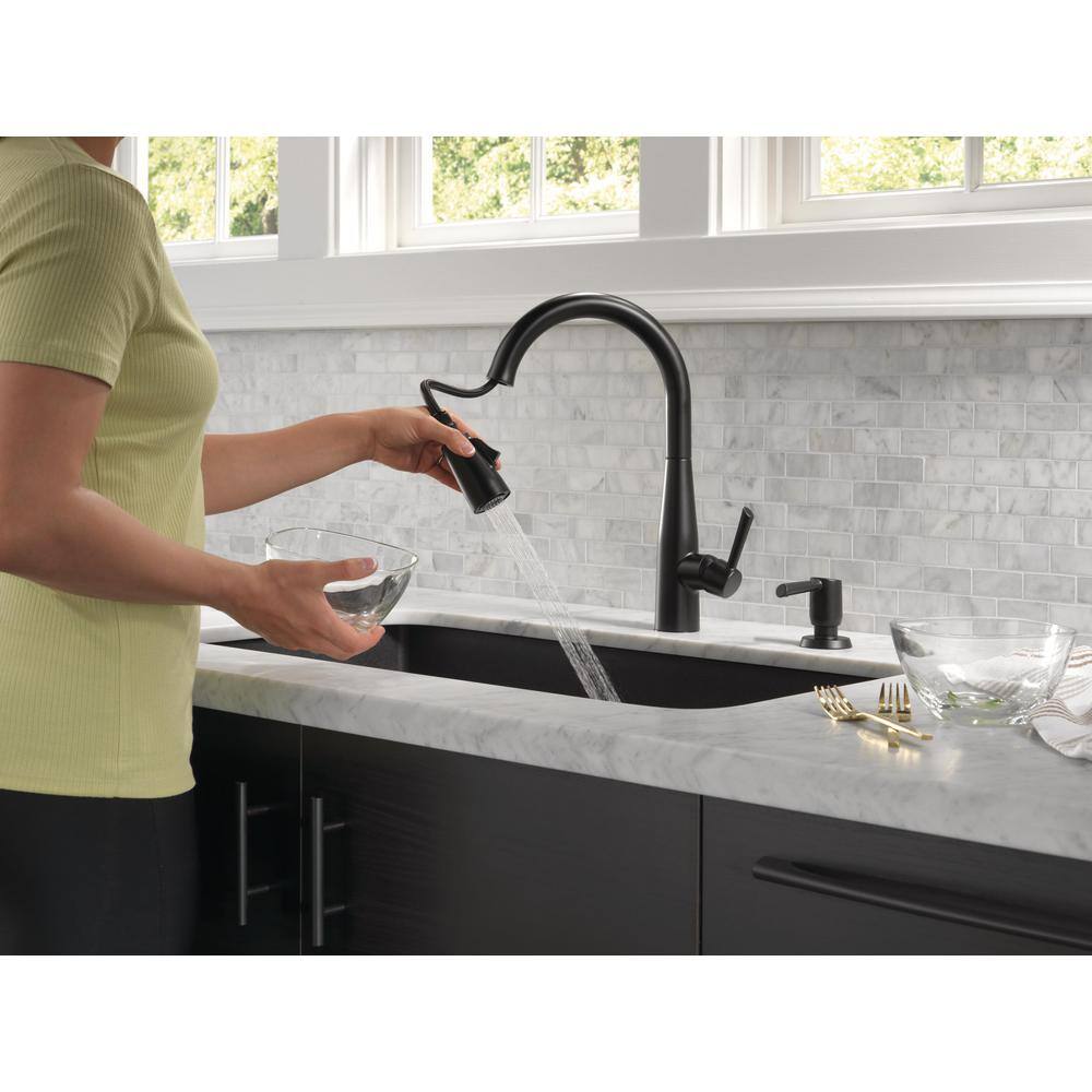 Delta Essa Single-Handle Pull-Down Sprayer Kitchen Faucet with MagnaTite Docking in Matte Black 9113-BL-DST