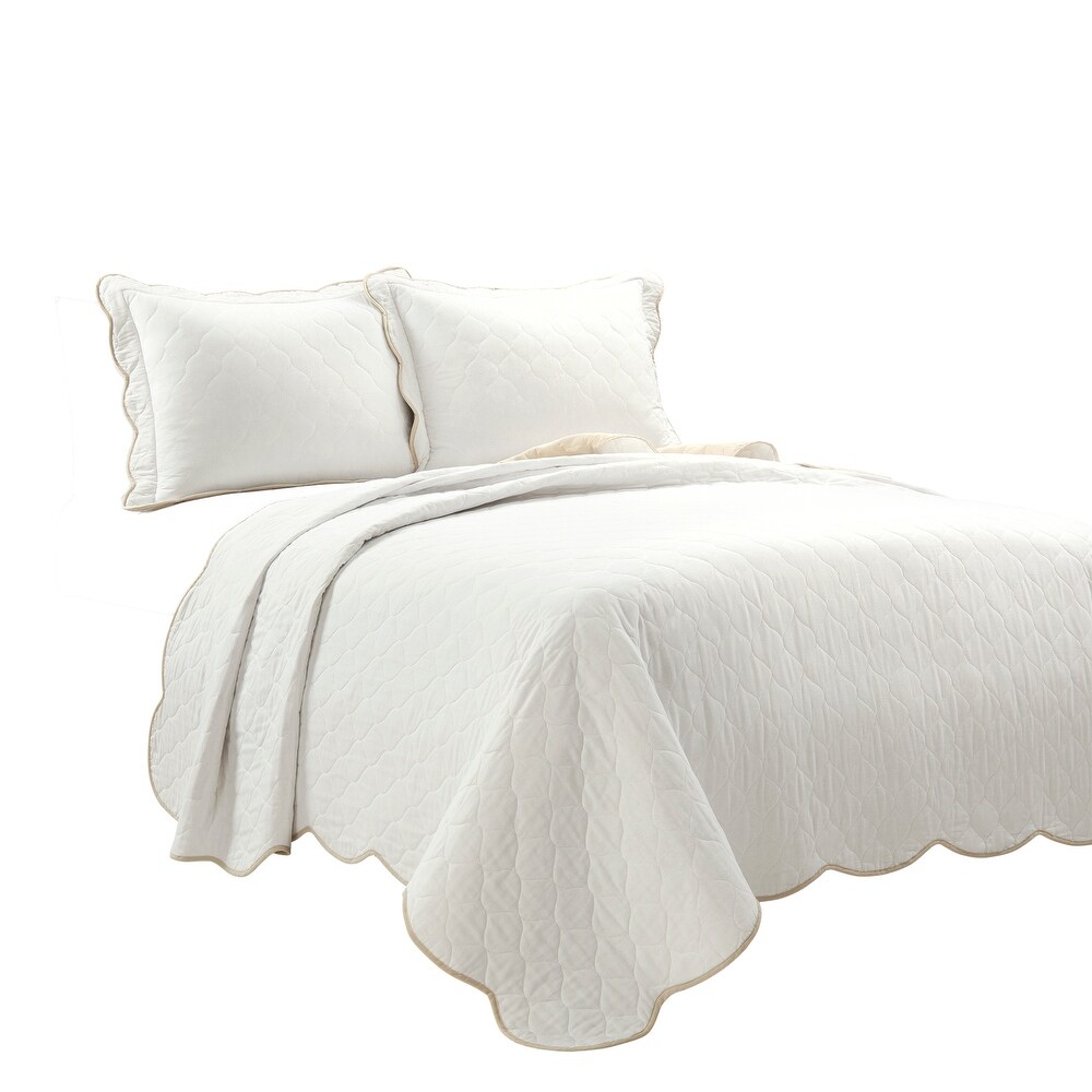 Lush Decor Coastal Chic Scallop Edge Reversible Quilt