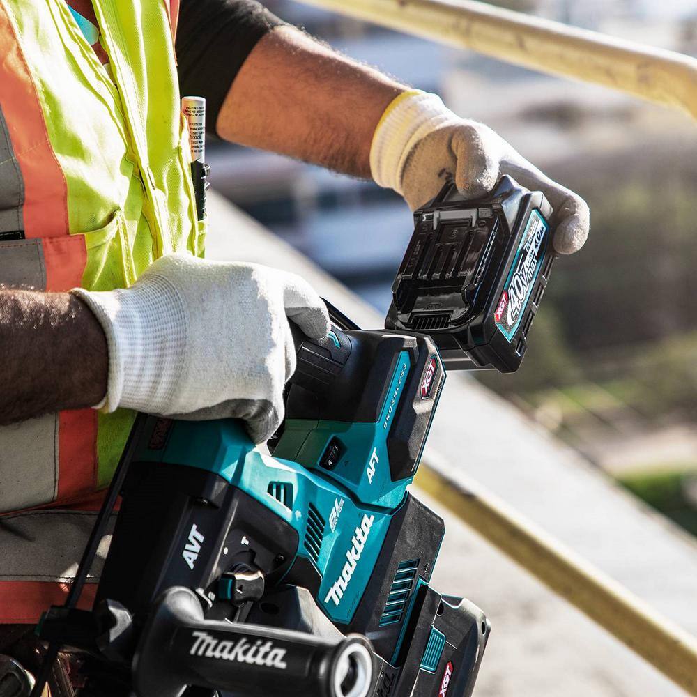 Makita 40V Max XGT Brushless Cordless 1-18 in. Rotary Hammer Kit with Interchangeable Chuck AWS Capable (4.0Ah) GRH02M1