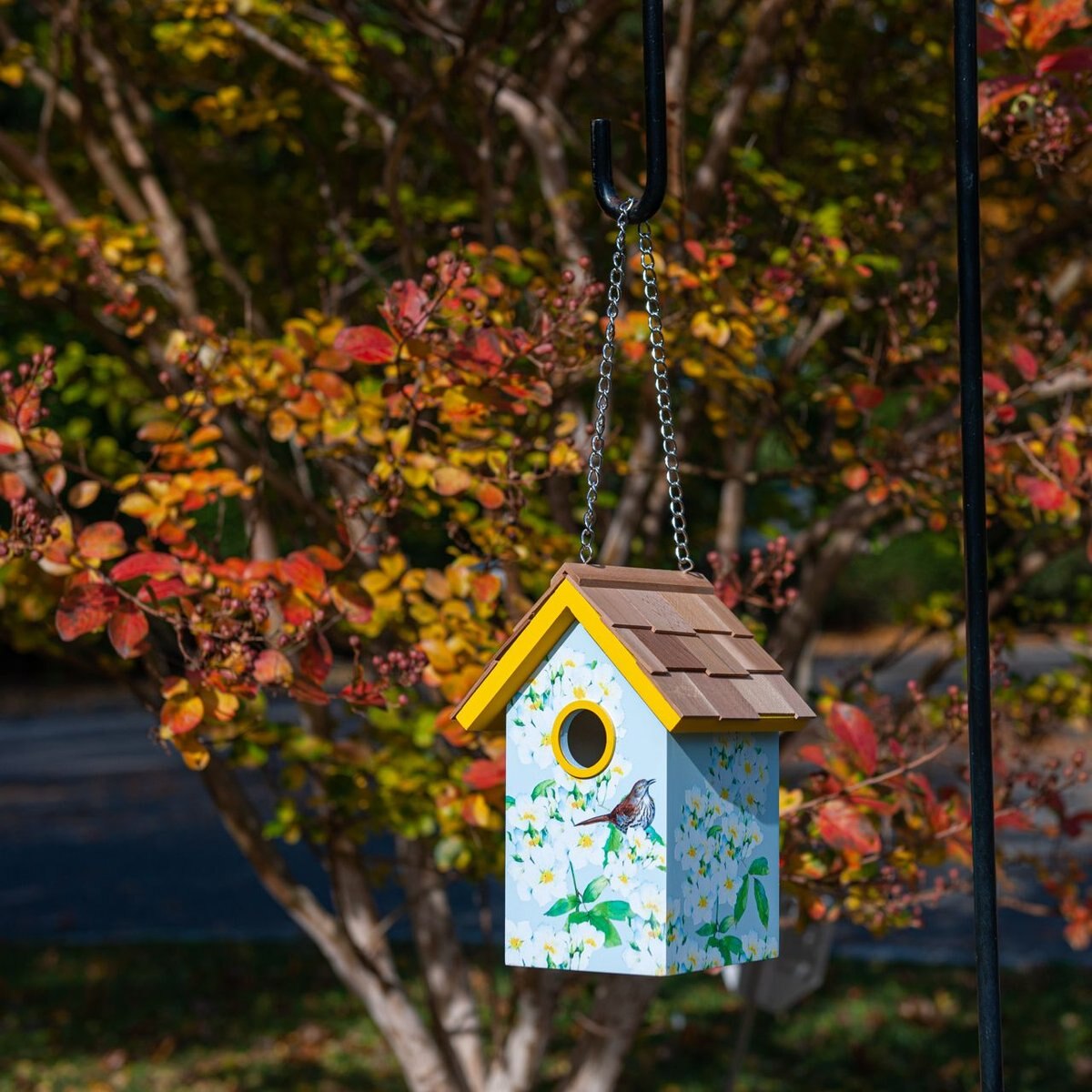 Home Bazaar Printed Camellia Standard Birdhouse