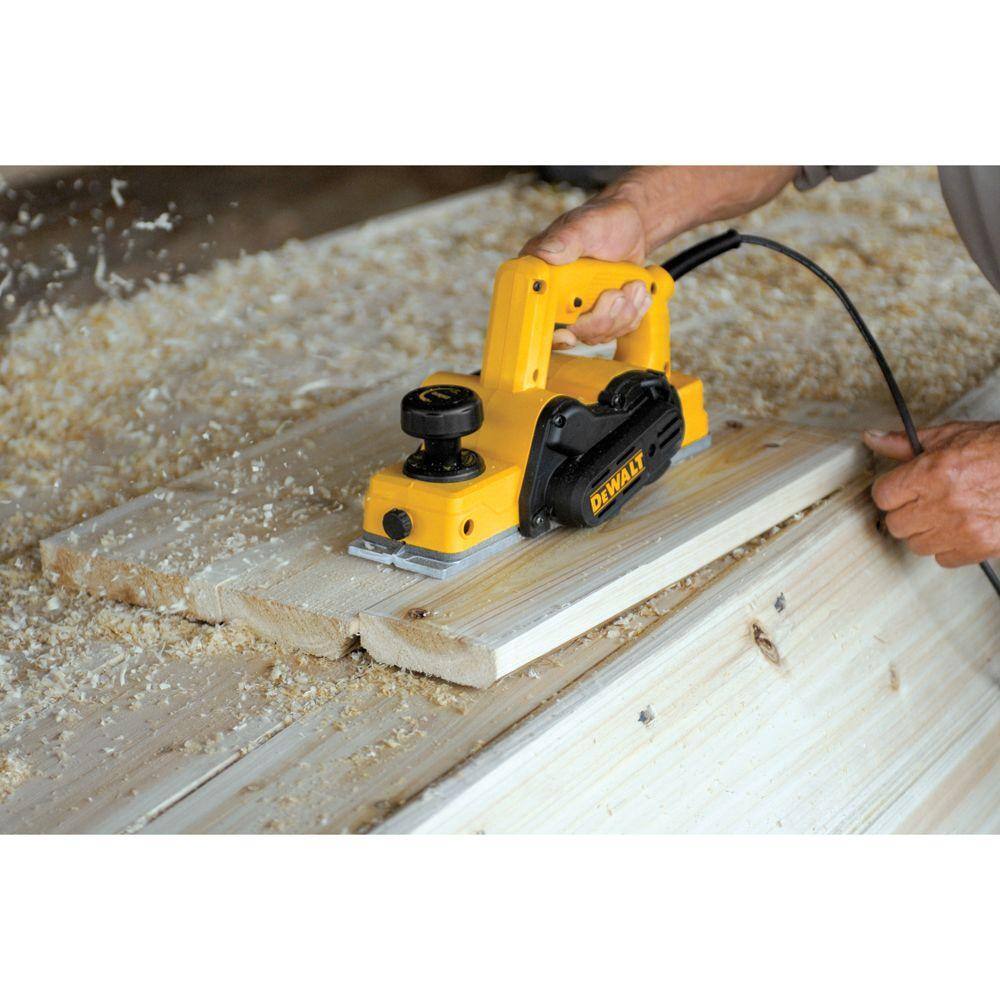 DW 5.5 Amp Corded 3-14 in. Portable Handheld Planer D26676